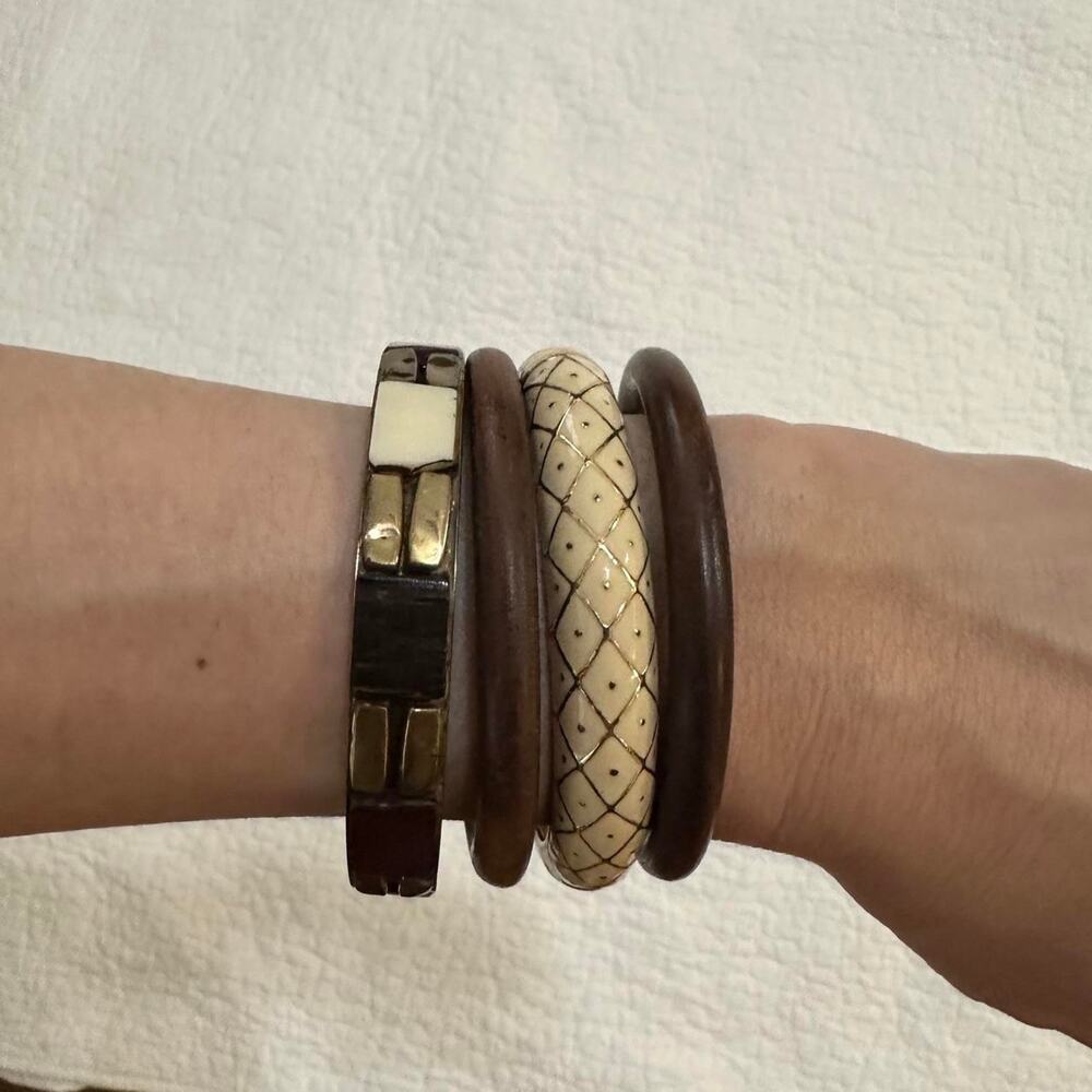 Stackable bangle set of 4